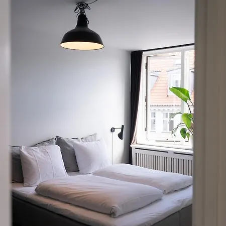 Spacious 6 Pax Kgs Nytorv Nyhavn Elevator *